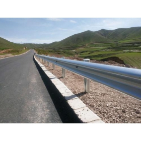 新疆公路波形护栏工程